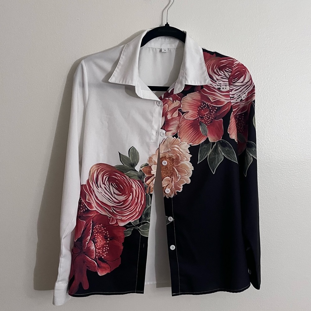 Going out top .. Floral artsy blouse size small